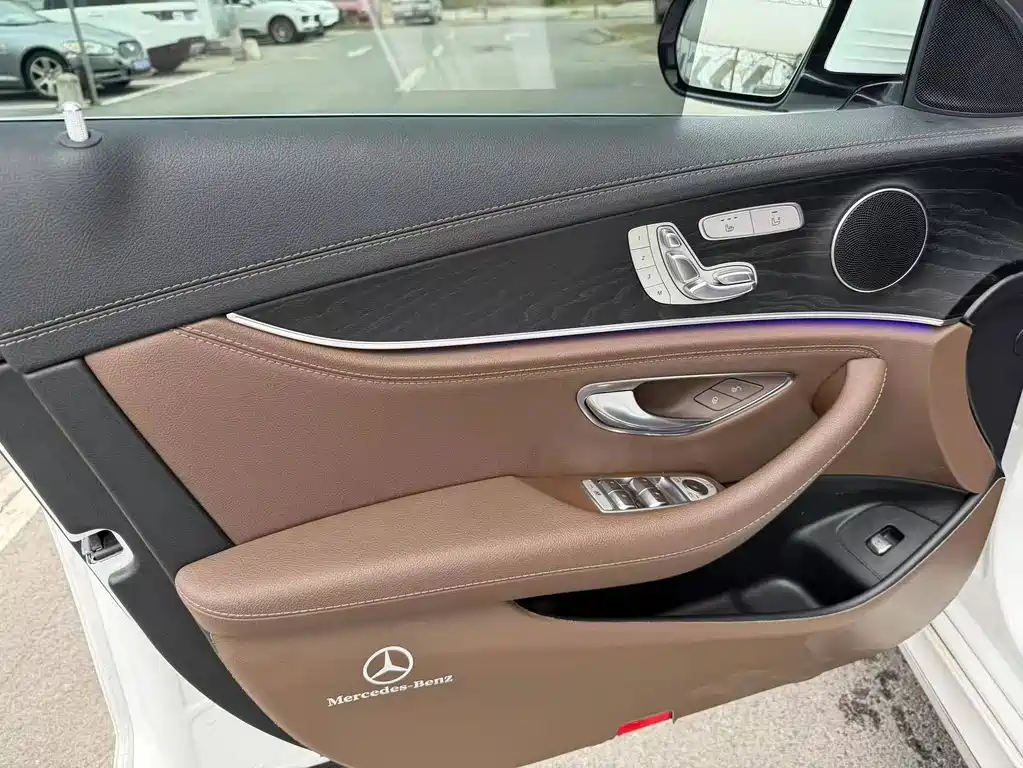 Mercedes-Benz E-Class — миниатюра 8