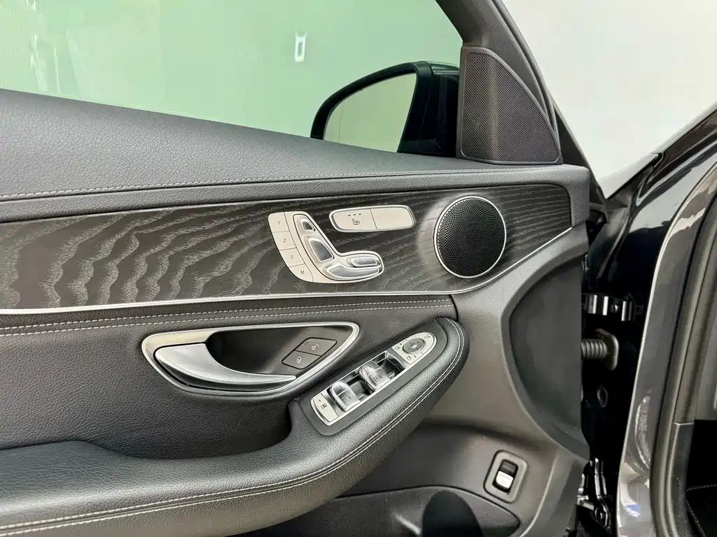 Mercedes-Benz C-Class — миниатюра 8