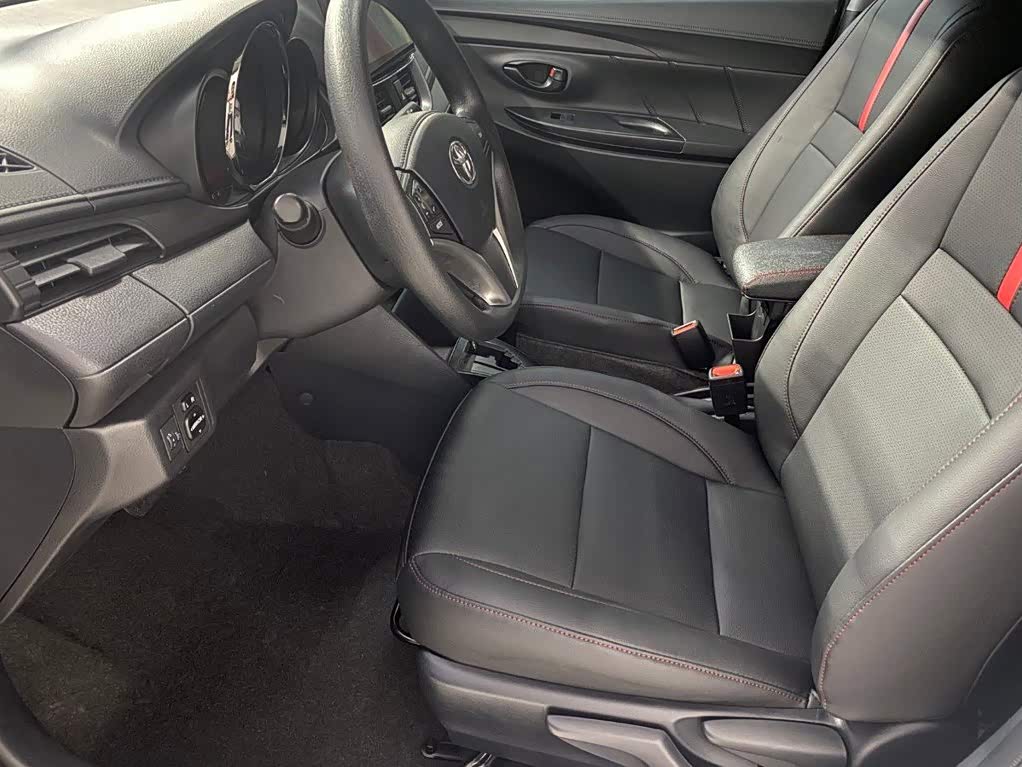 Toyota YARiS L Zhi Xuan 1.5 л 2022 г. Белый, пробег 28000 км