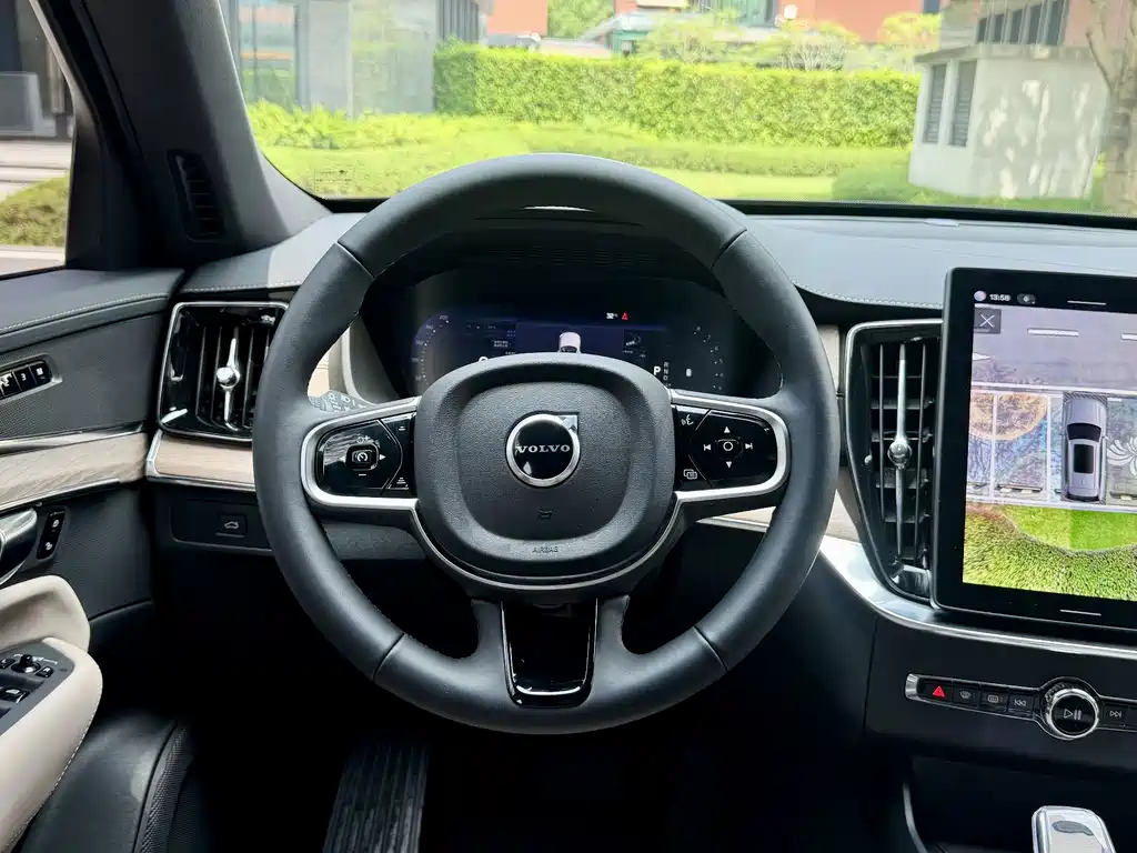 Volvo XC90 2025 B6 Luxury 6 мест
