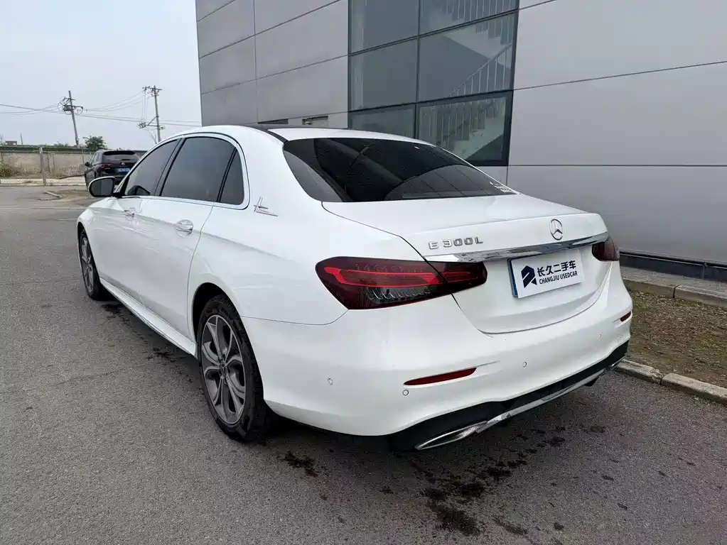 Mercedes-Benz E-Class — миниатюра 11