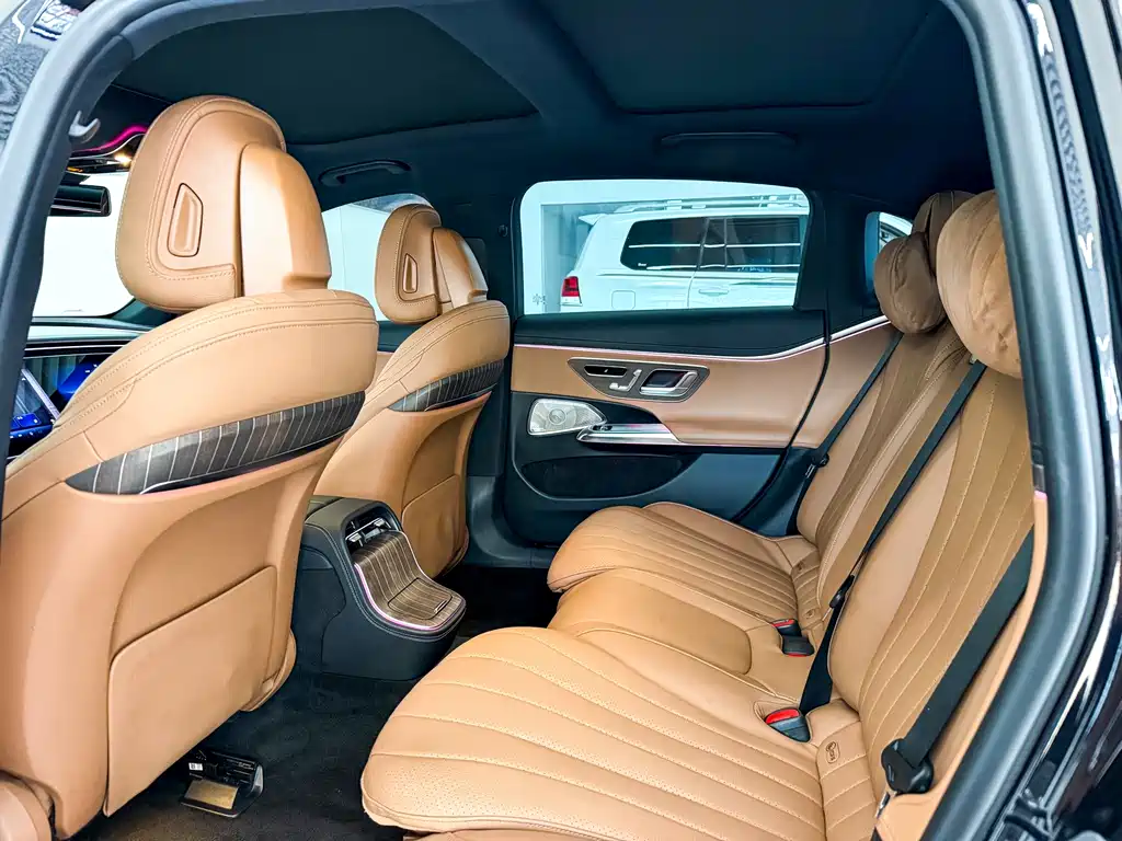 Mercedes-Benz E-Class — миниатюра 12