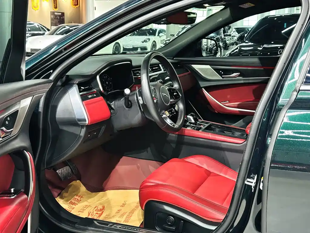 Jaguar XFL — миниатюра 4