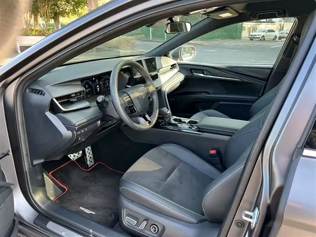 Toyota Camry 2026 2.0HXS