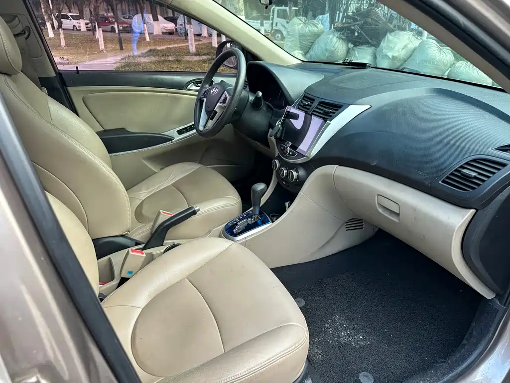 Hyundai Verna 1.4L Auto Leading Type GLX, фото 16