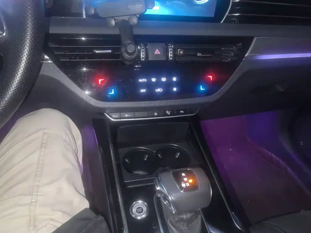 Hongqi Hongqi HS5 — миниатюра 9