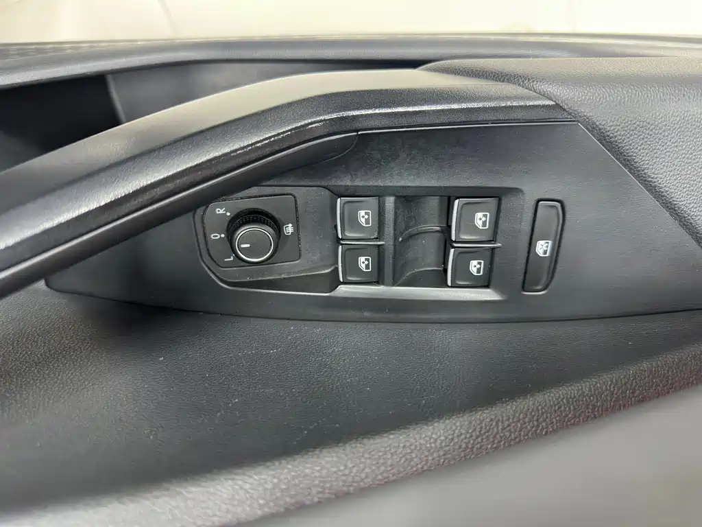Volkswagen Sagitar — миниатюра 21