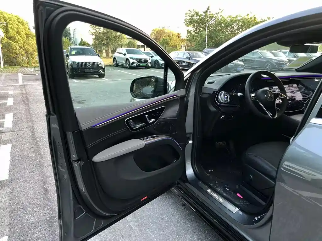 Mercedes-Benz EQS SUV — миниатюра 8
