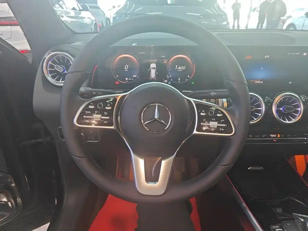 Mercedes-Benz GLB — миниатюра 11