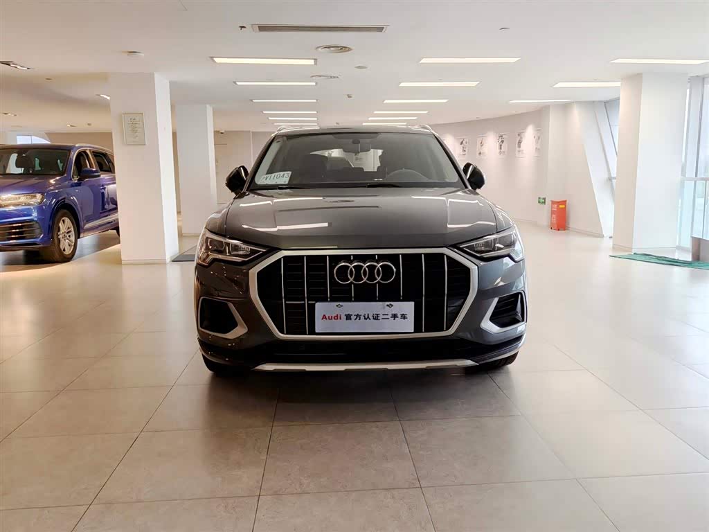 Audi Q3 1.4 л 2021 г. Серебристо-серый, пробег 28000 км