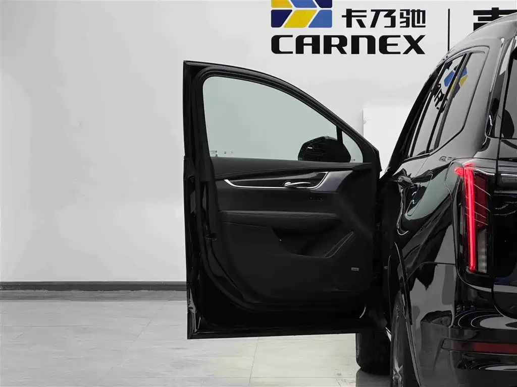 Cadillac XT6 2025 2.0T мест Luxury Executive