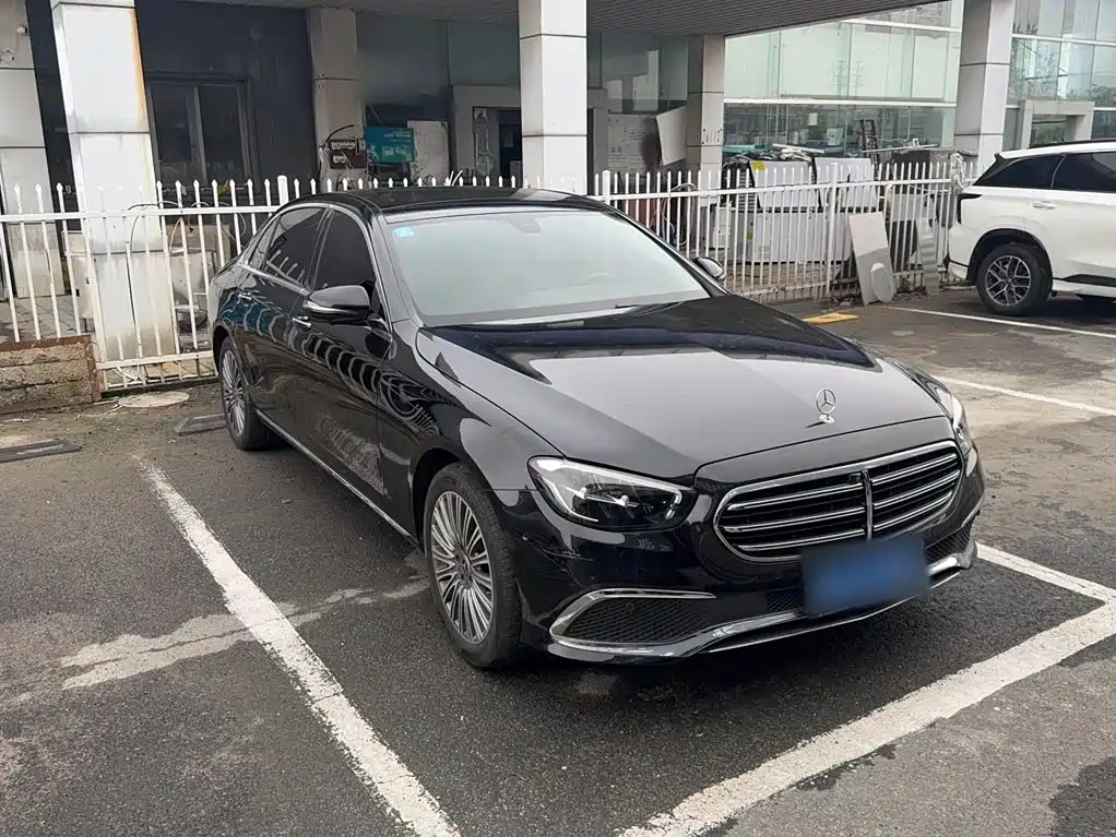 Mercedes-Benz E-Class — миниатюра 6