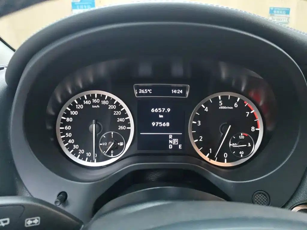 Infiniti QX30 — миниатюра 12