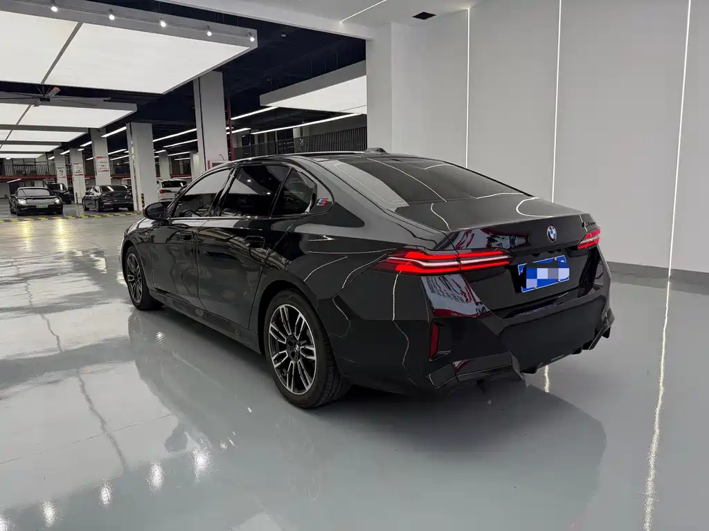 BMW 5 Series — миниатюра 16