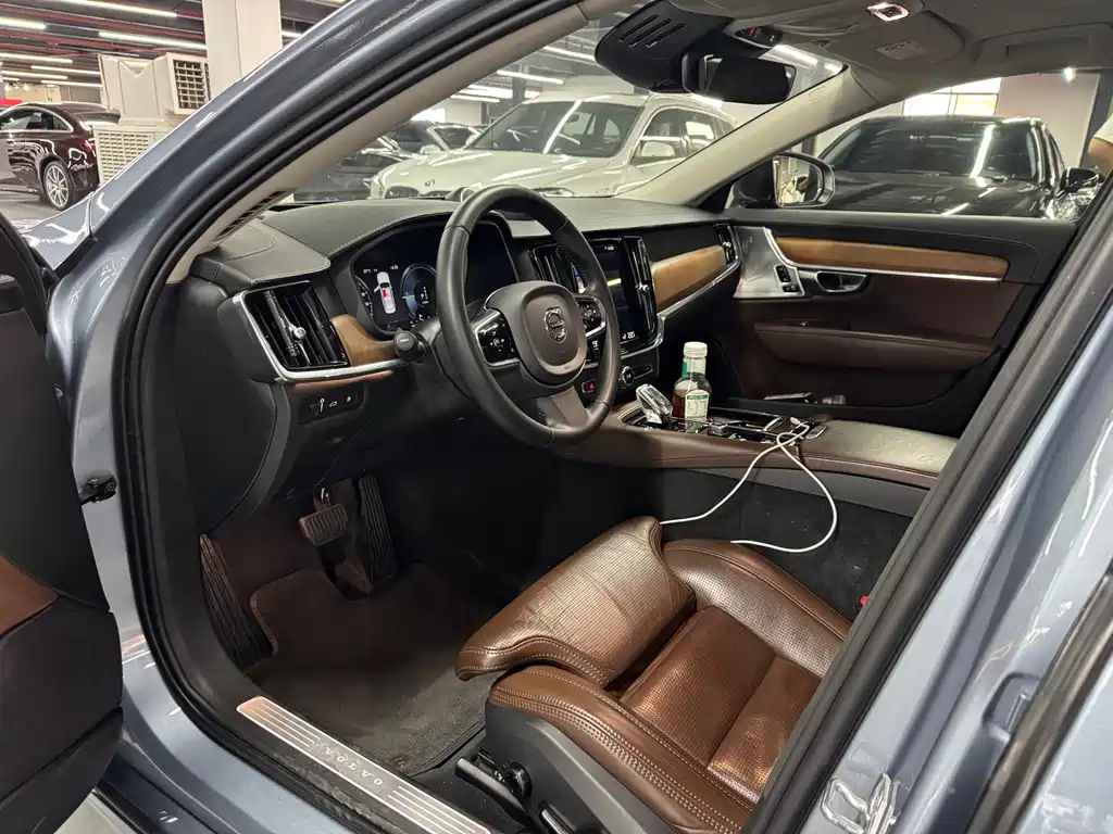 VOLVO S90 PLUG IN HYBRID