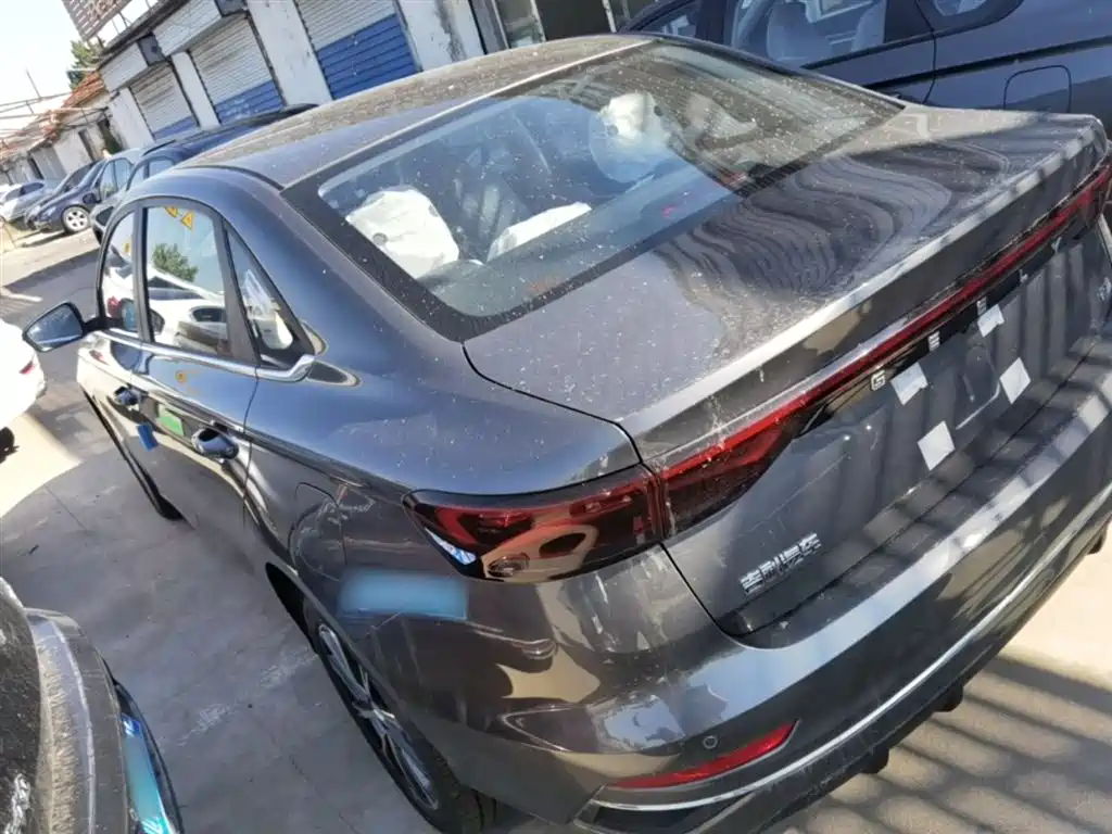 Geely Emgrand 2026 400 1.5L CVT