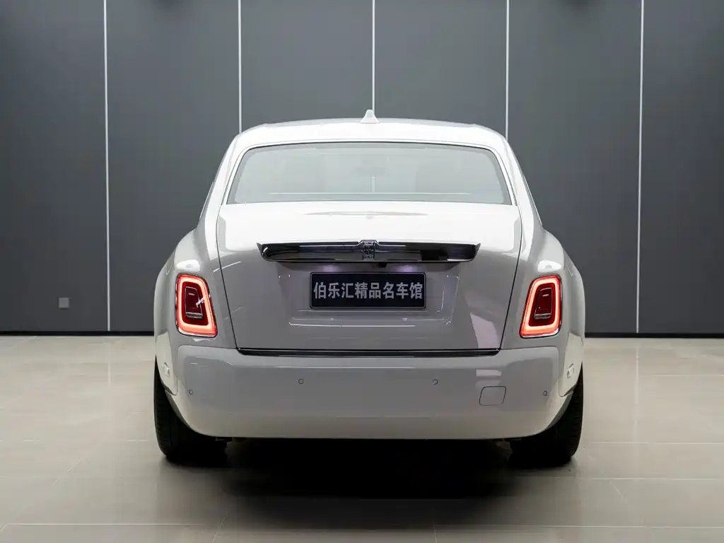Rolls-Royce Phantom — миниатюра 6