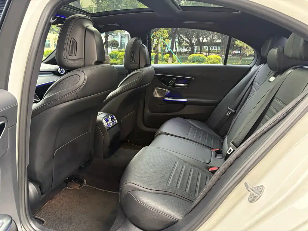 Mercedes-Benz C-Class — миниатюра 8