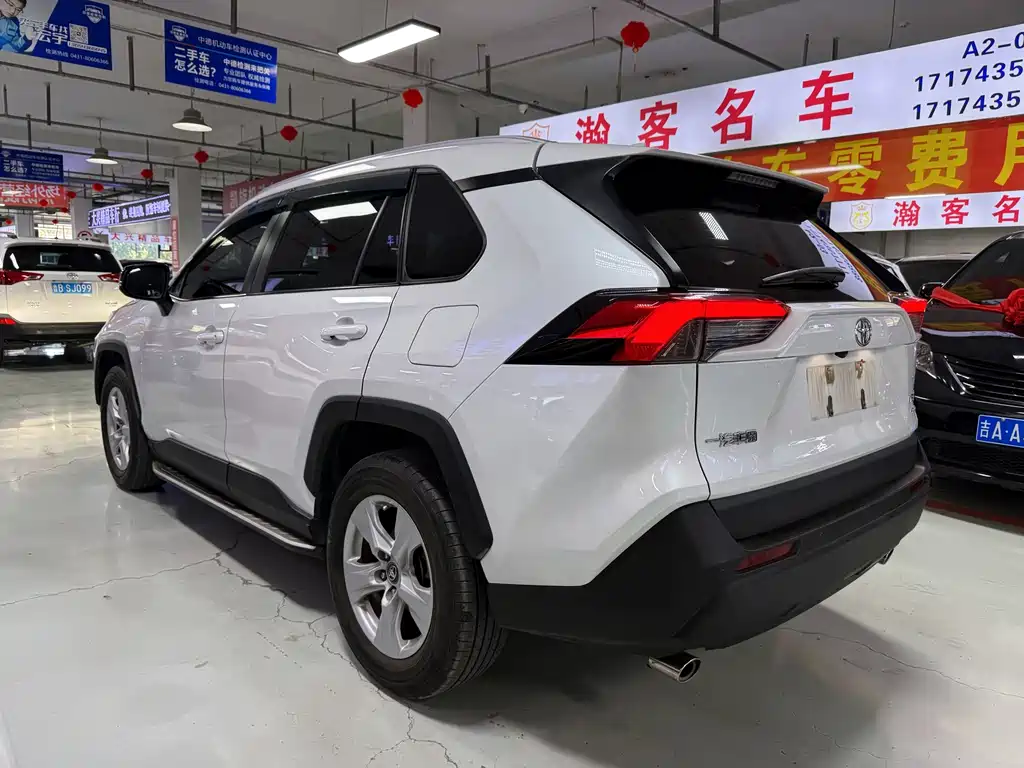Toyota RAV4 — миниатюра 5