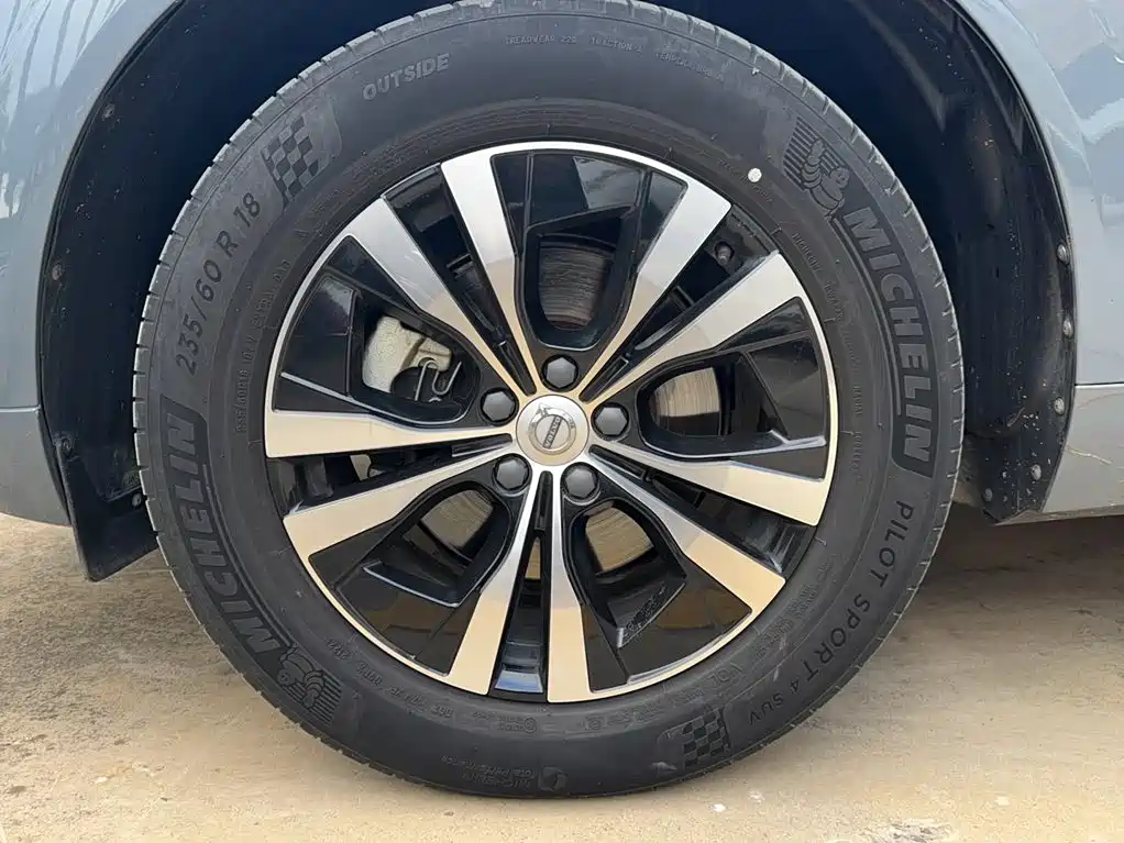 Volvo XC60 2023 B5 Luxury