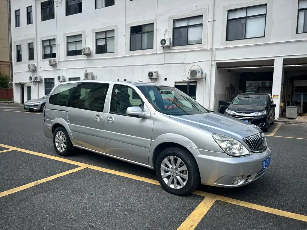 Buick GL8 — миниатюра 2
