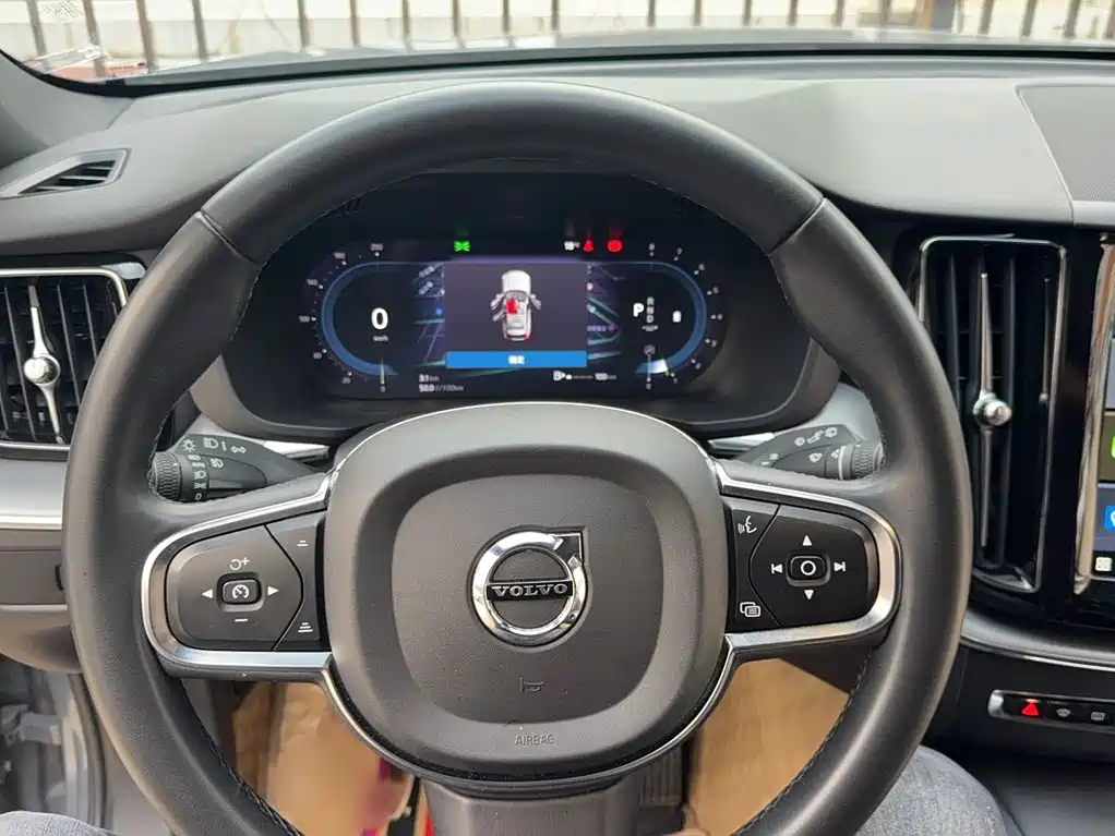 Volvo XC60 2023 B5 Luxury