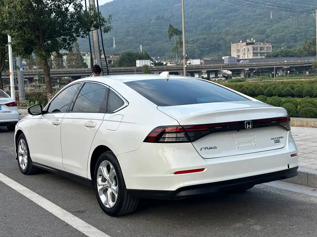 Honda Accord — миниатюра 6