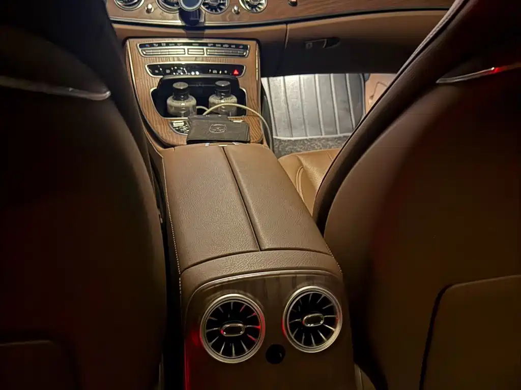 Mercedes-Benz E-Class — миниатюра 9