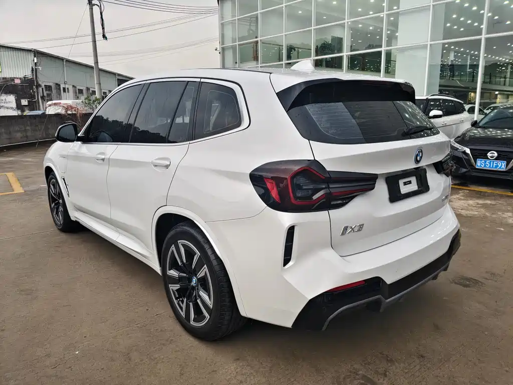 BMW iX3 2024 Lead