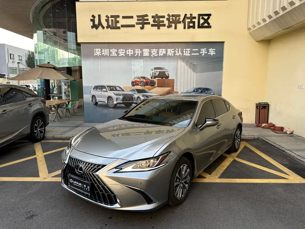 Lexus ES 2023