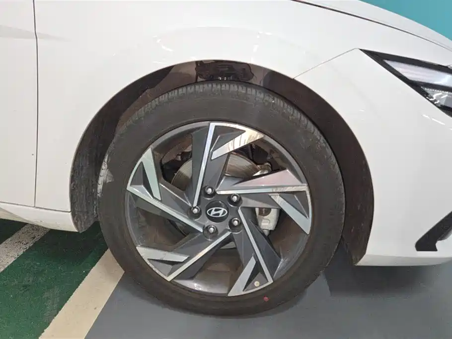 Hyundai Elantra 2023 1.5L CVT LUX Luxury