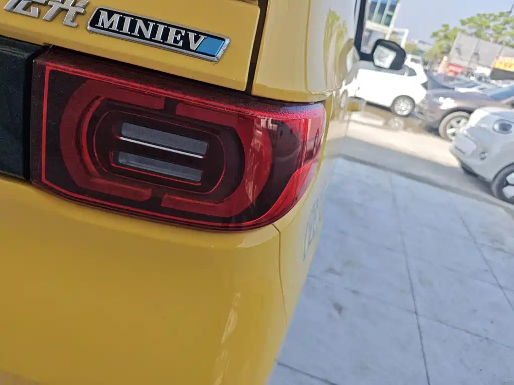 Wuling MINIEV — миниатюра 8