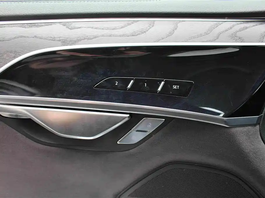 Audi A8 — миниатюра 10