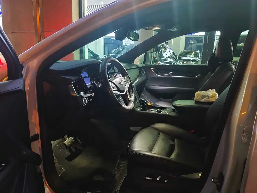 Cadillac XT5 — миниатюра 6