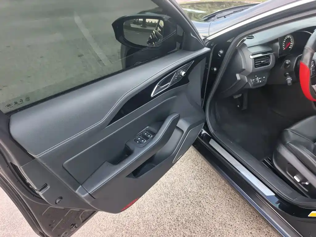 Hongqi Hongqi H5 — миниатюра 20