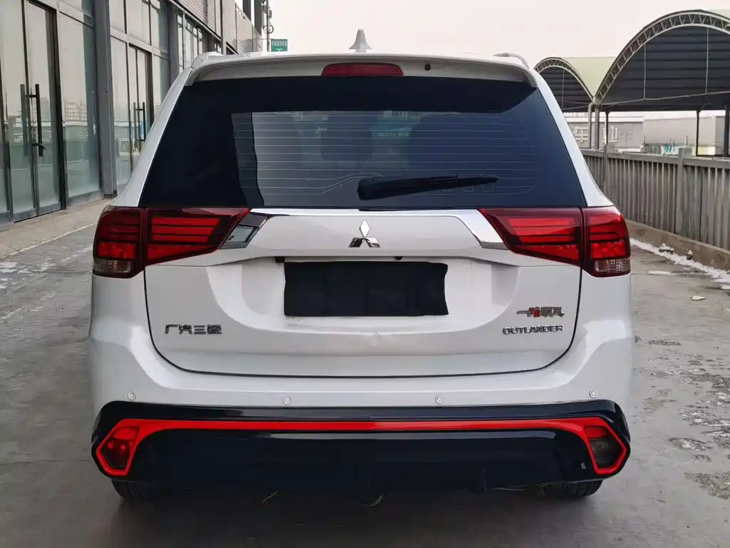 MITSUBISHI OUTLANDER