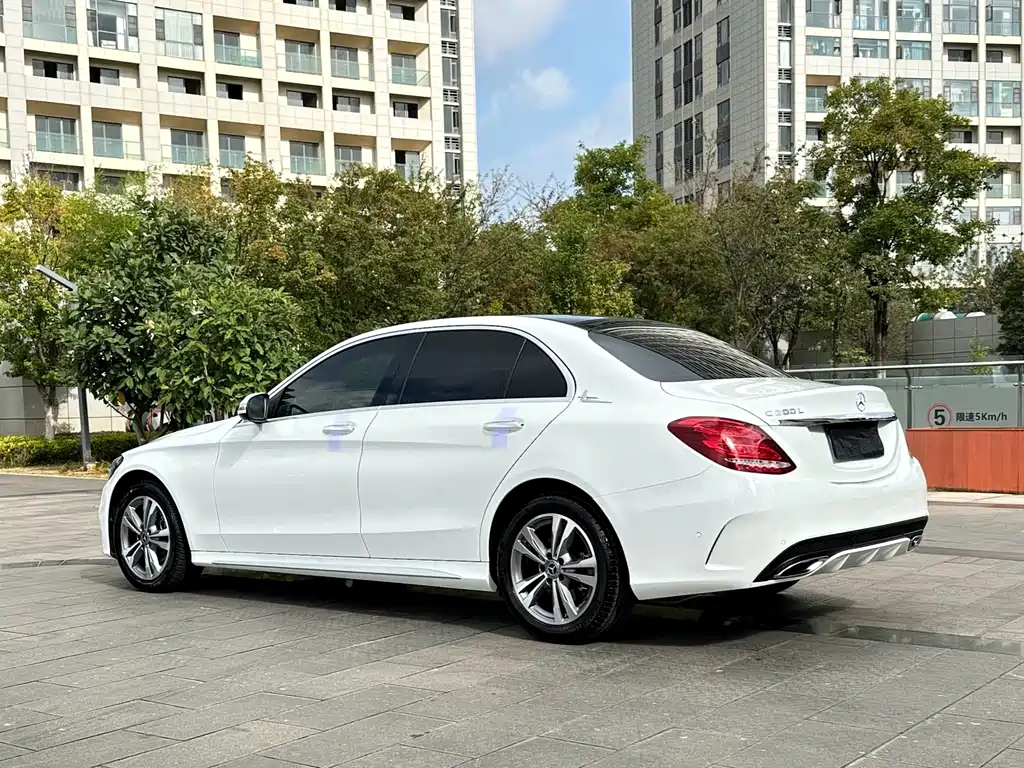 Mercedes-Benz C-Class — миниатюра 9