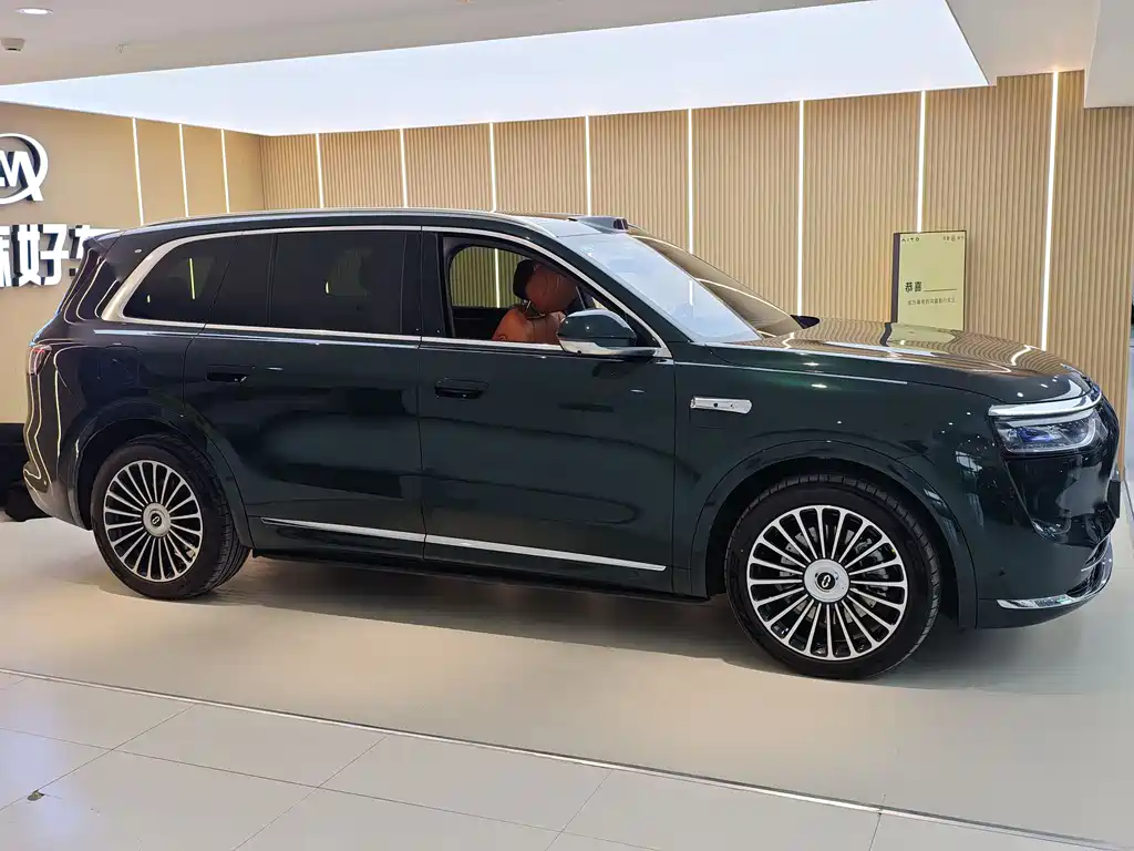 AITO ASK THE WORLD M8