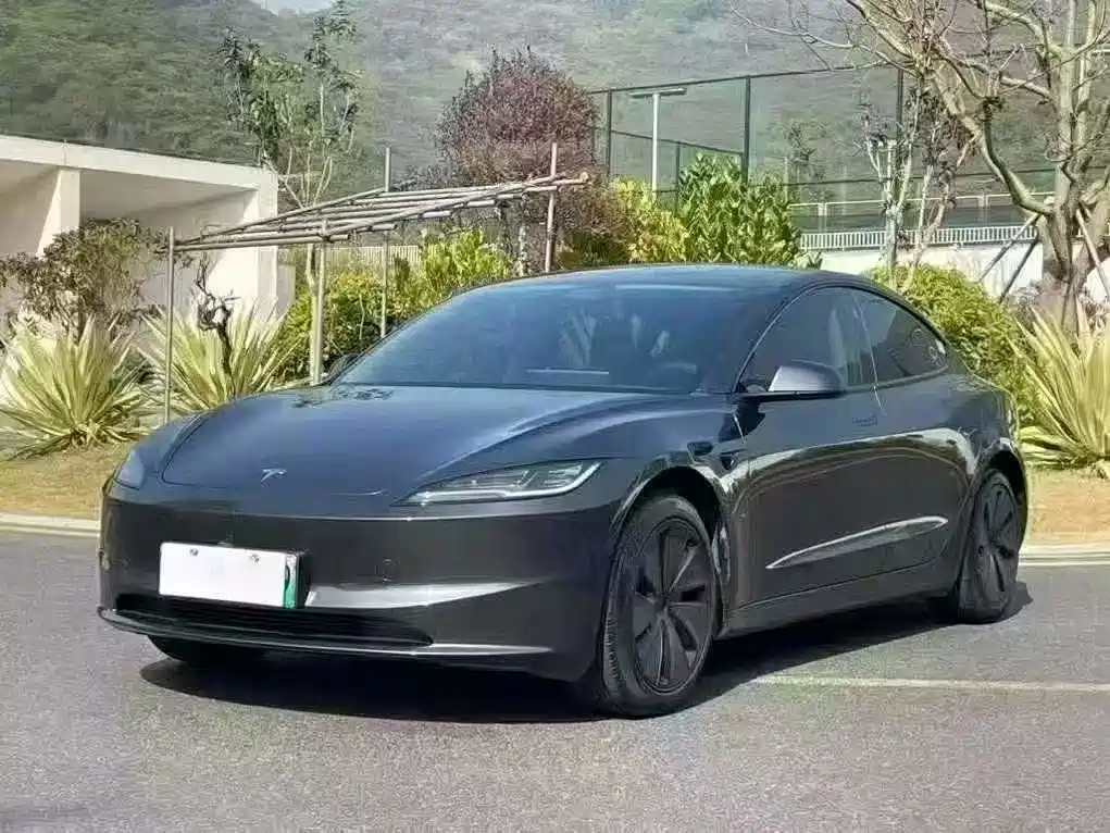 Tesla Model 3 2024