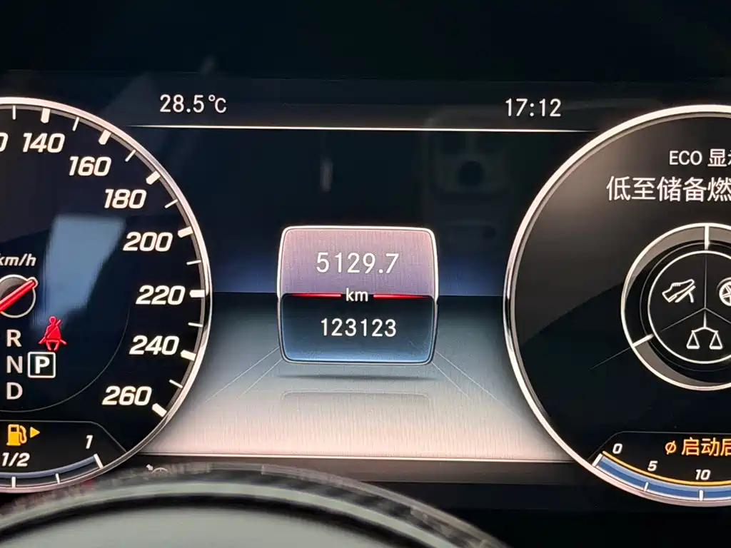 Mercedes-Benz E-Class — миниатюра 14
