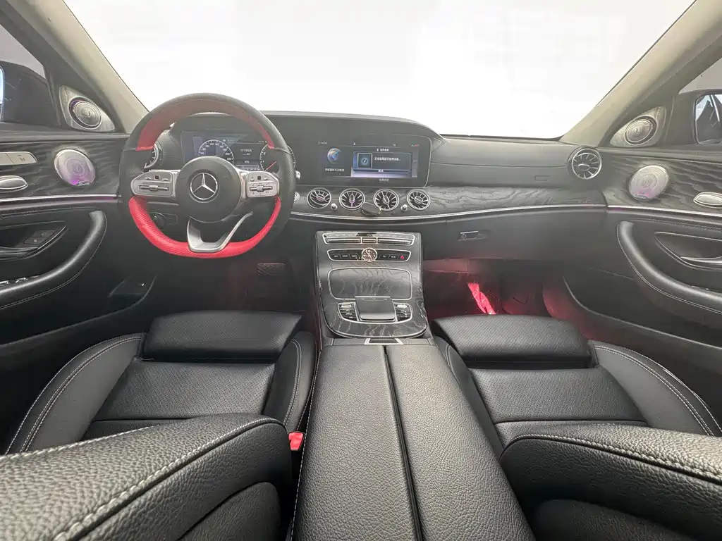 Mercedes-Benz E-Class — миниатюра 6