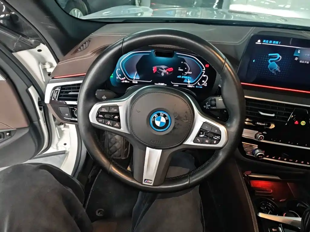 BMW 5 Series New Energy — миниатюра 11