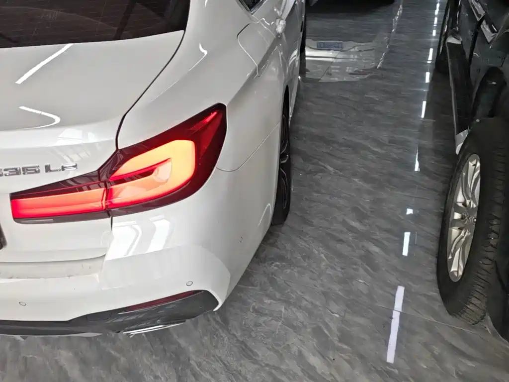 BMW 5 Series New Energy — миниатюра 8