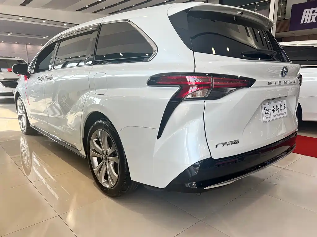 TOYOTA SIENNA