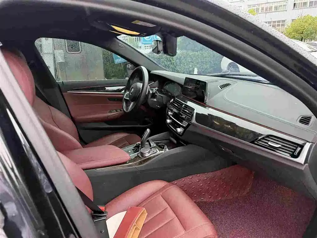 BMW 5 Series — миниатюра 8
