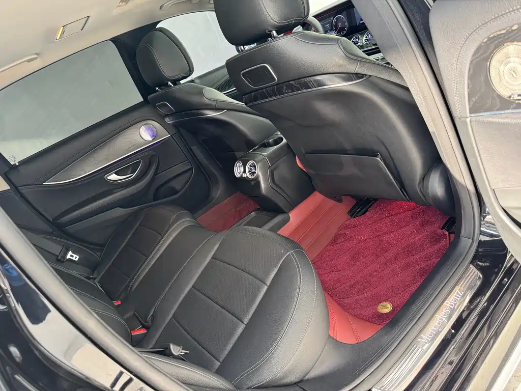 Mercedes-Benz E-Class — миниатюра 5
