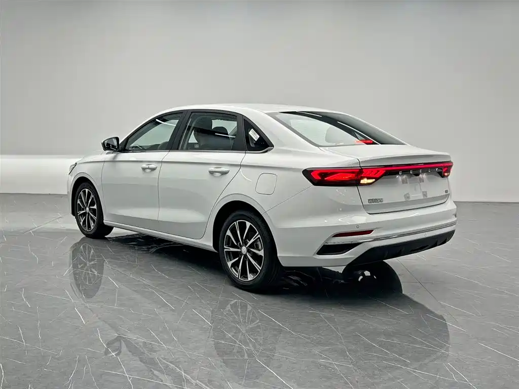Geely Emgrand 2026 400 1.5L CVT