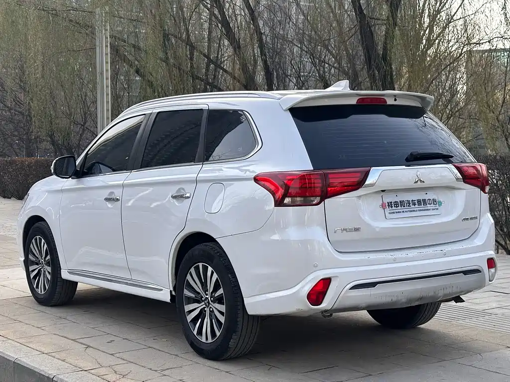 MITSUBISHI OUTLANDER