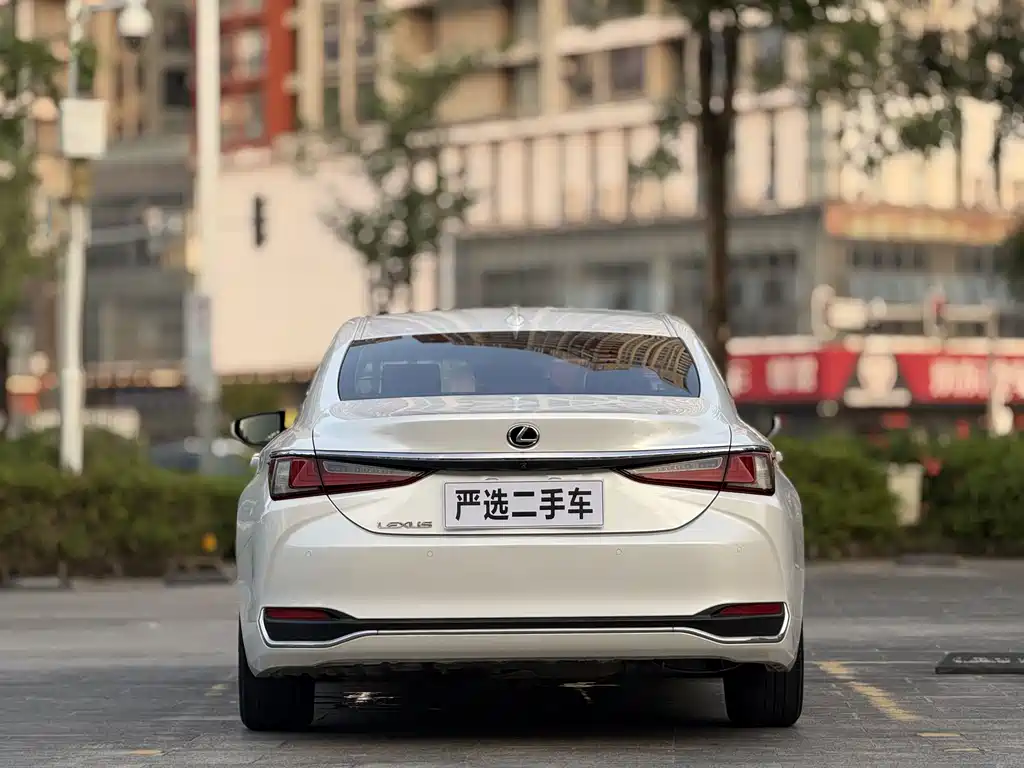 Lexus ES — миниатюра 8