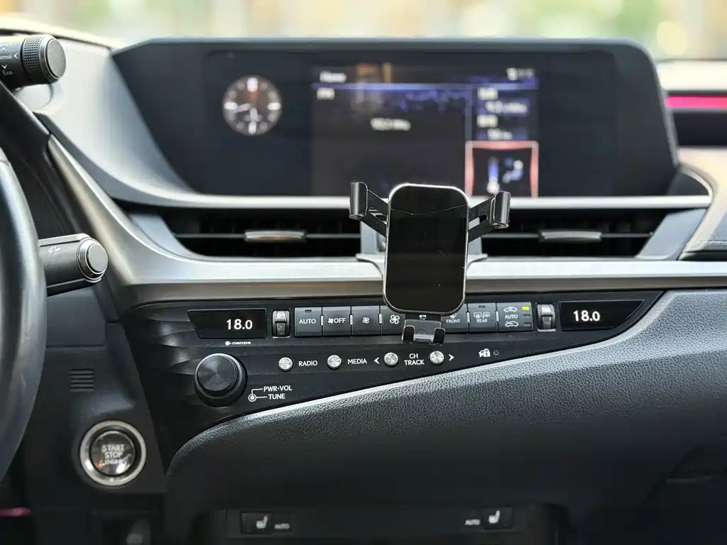 Lexus ES — миниатюра 14